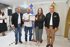 JCE reconoce al cedulado número 4 millones; se advierte de inhabilitación civil a quien no renueve cédula antes de abril de 2027